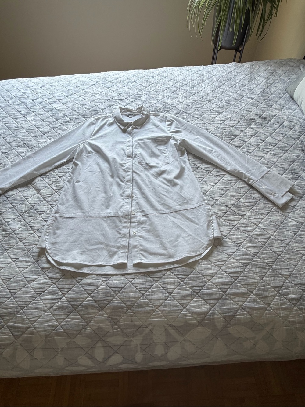 Never Worn -White Women’s Long-Sleeve Button-Up Shirt Size Small